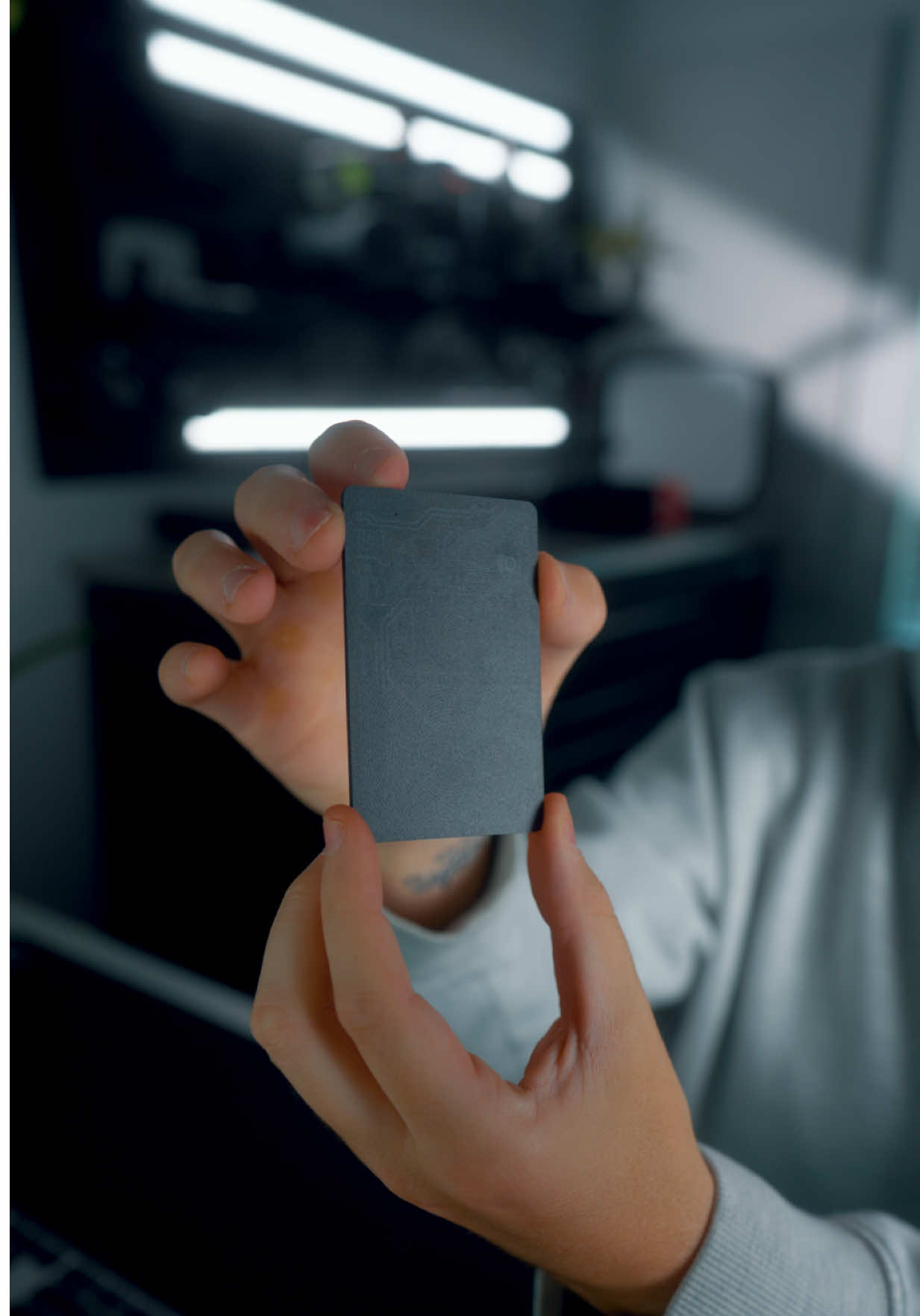 How to stop losing your stuff. (gifted by Nomad) #airtag #nomad #techtok #pc #mattykay 