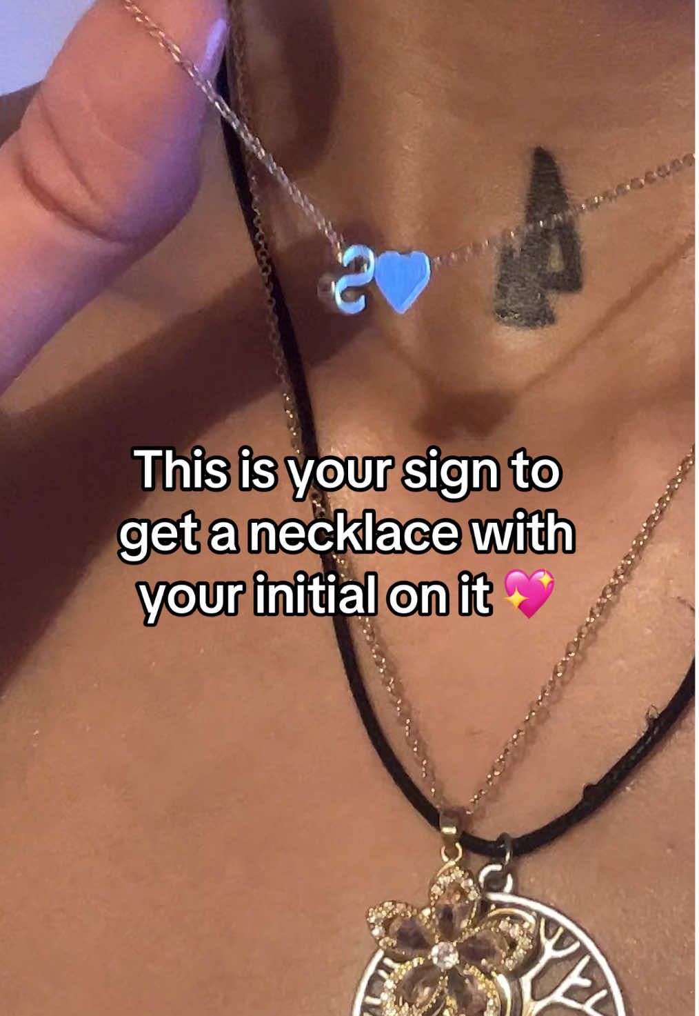 Perfect for those who like minimal jewelry #gold #necklace #initial #minimal #fypage 💖