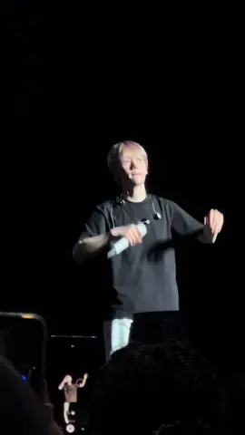 cry for love is THAT girl 💅 #baekhyun #exo #kpop #concert #fyp 