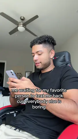 Waiting for that text pookie #tiktok #relatable #viralvideo 