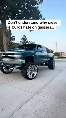 “you can’t tow with a 1500” dude… #k1500life #26x16 #airbags #fyp #crpaintandfab 