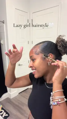 Let’s find my good sis a man🤣🤣  #naturalhairstyles #blackhairtiktok #sheneedaman 