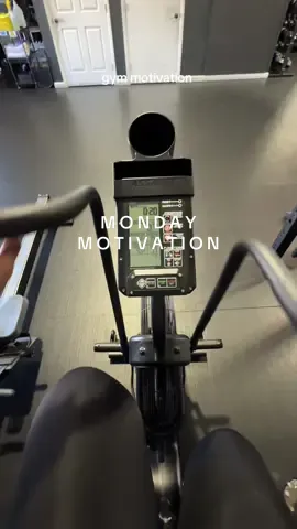 Got it in todayyy! Couldn’t show my full routine bc I was stretched out, literally! & I wasn’t gone post this video bc I look a hot mess! But that’s all part of the process 🙏🏾‼️🥳  #mondaymotivation #gym #gymvlog #workout #weightlossmotivation 