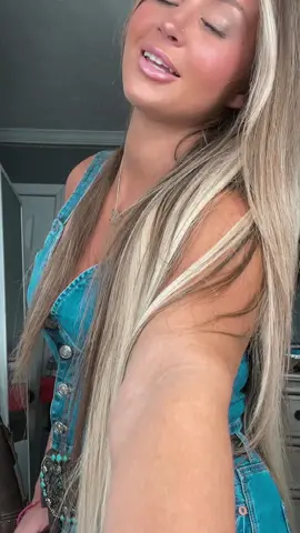 she still looks good ;))) 