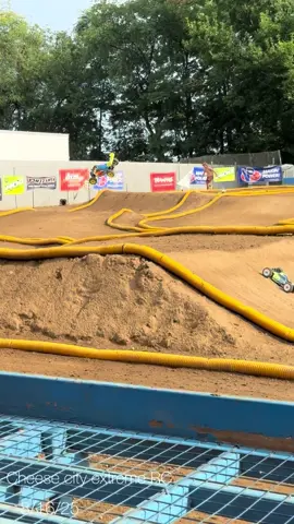 Some e-buggy and e-truggy at cheese city xtreme. good fun racing over there ! #rc #rccar  