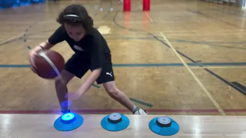 Push past your limits. 🚦💪 In this BlazePod drill: 🔴 Red = Crossover 🟢 Green = Between the Legs 🔵 Blue = Behind the Back The goal? React fast, execute clean, and stay locked in. This isn’t just about reps—it’s about getting uncomfortable so you can grow and see real results on the court. The magic happens outside your comfort zone. 🏀🔥 IG: @thepegasusproject01 