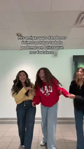 mis amigas y yo dandonos animos @emily 
