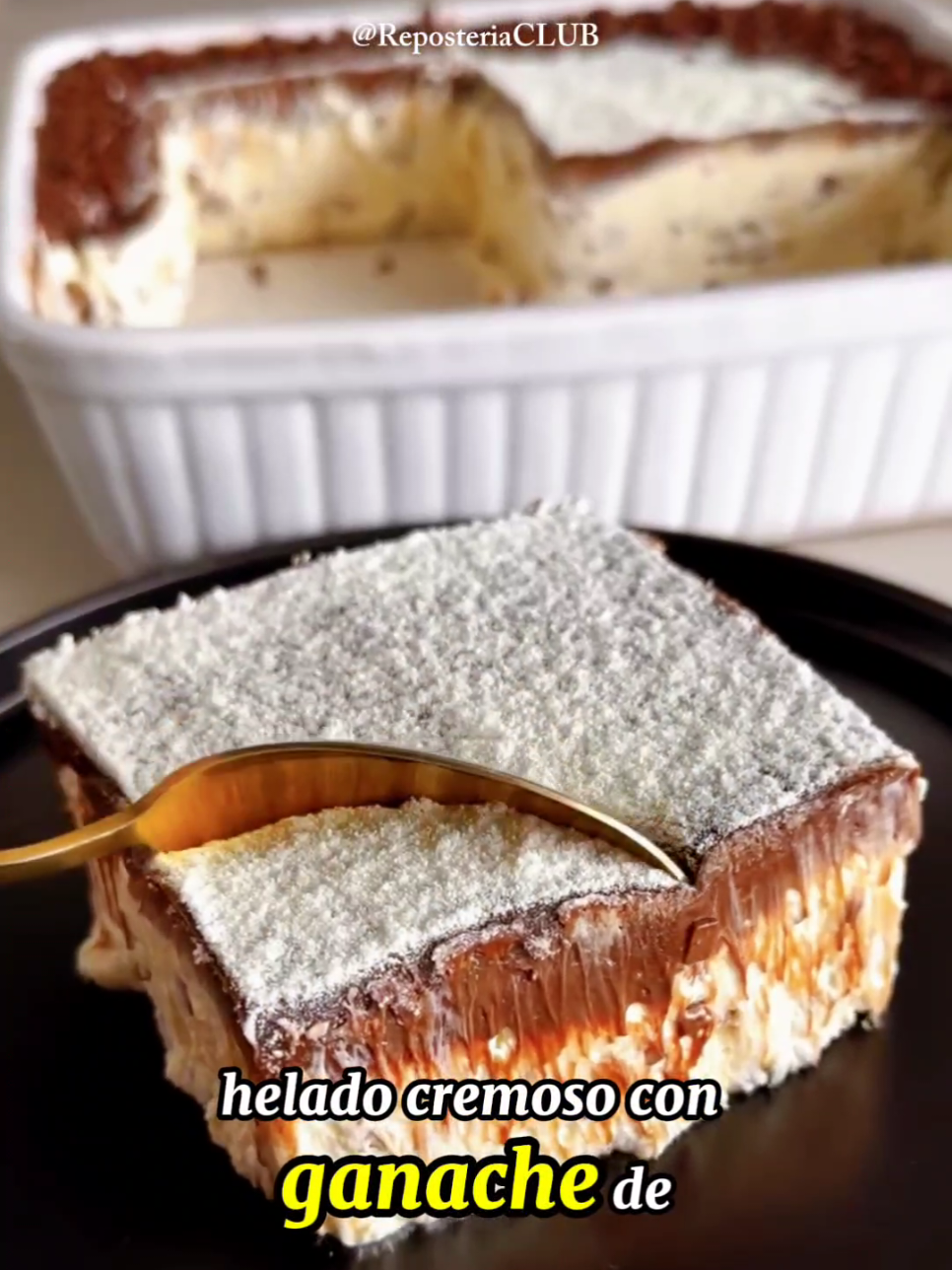 PASTEL HELADO DE CREMA Y GANACHE ❄️🍫 Un postre frío, suave y lleno de sabor, con una textura cremosa que se derrite en la boca. Ideal para sorprender sin complicaciones y con un acabado elegante. --- ✨ Ingredientes: • 400 g de leche condensada • 400 g de nata fresca • 60 g de leche en polvo • 15 g de mantequilla sin sal • 3 gotas de extracto de vainilla • 200 g de nata montada • 50 g de pepitas de chocolate Para el ganache: • 200 g de chocolate semidulce • 200 g de nata fresca --- 👩‍🍳 Preparación: 1. En una olla, coloca la leche condensada, la nata fresca, la leche en polvo, la mantequilla, la vainilla y las pepitas de chocolate. 2. Cocina a fuego medio hasta que la mezcla burbujee. Remueve 5 minutos más, retira del fuego y deja enfriar. 3. Bate la nata montada hasta formar picos firmes. 4. Incorpora la mezcla fría poco a poco y remueve suavemente hasta integrar. 5. Prepara el ganache derritiendo el chocolate con la nata fresca. 6. Vierte el ganache sobre el postre y refrigera mínimo 5 horas. 7. Desmolda en un molde de 20 cm, espolvorea leche en polvo tamizada y decora con chispas de chocolate. --- 💡 Tip extra: Si lo deseas, puedes añadir galletas trituradas en la base antes de refrigerar para darle un contraste crujiente. #pastel #pastelhelado #postresfrios #postresinhorno #reposteria 