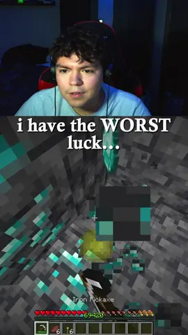 i have the WORST luck 😭💀 #fyp #viral #trending #Minecraft #gaming 