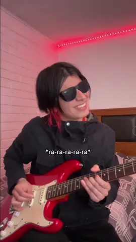 instincktt le enseña a su amigo a tocar guitarra, explicándole cómo hacer el riff de IDEAL1ZADA con paciencia y detalle, pero algo extraño pasa, instincktt siente que está en un deja vu mientras su amigo no entiende nada, esto se está volviendo algo recurrente en instincktt 🤔 #nuevamusica @TikTok en español 