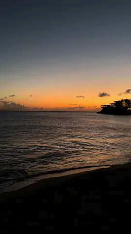 My happy place 🌊💛🥹#oceangrounding #connectingwithnature 