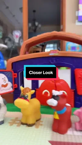 So cute and so many interactive things for a smaller piece!! 🎃 #MomsofTikTok #spookyseason #fisherprice #fisherpricelittlepeople #littlepeople 