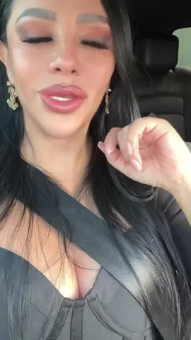 ⚠️ Cuidado con los préstamos abusivos que pueden hacerte perder tu casa. 🏚️ Hace poco hablé con una mujer desesperada que perdió TODO por meterse en un préstamo abusivo. 💔 No dejes que te pase lo mismo. Muchos prestamistas se aprovechan cuando ven que tienes problemas con tus pagos… y al final terminan quitándote lo más valioso: tu hogar. 🏡 👉 Si estás atrasado en tu hipoteca, si sientes que los pagos ya no te alcanzan, o si alguien te ofrece un “rescate milagroso” con condiciones dudosas… detente. No lo hagas solo. Conmigo tienes opciones reales: refinanciar, usar tu equity de forma inteligente, o reestructurar tu deuda para proteger tu casa. 🔑 📲 Llena la forma en mi perfil y deja que La Reyna del Crédito te guíe. Porque tu casa y tu tranquilidad no tienen precio. #LaReynaDelCredito #Hipoteca #EvitaLosAbusos #Refinanciar #EquidadDeCasa #ProtegeTuHogar