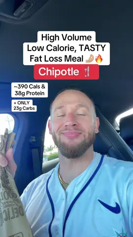 Finalllllly a lower calorie fast food fat loss meal 🤝 I know some people’s calories goals are lower sooo I wanted to show a filling, high protein option that could fit into anyone & everyone’s goals ❤️ Still super filling (I had this like 3 hours ago & still plentyyyyy full) 🤌🏼 Save it, try it out, & lmk what you think!  - Pat 🙏🏼💪🏼❤️