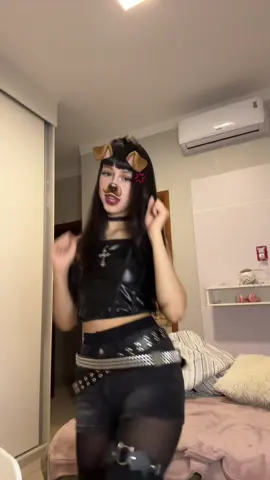 Oi eu to viciada nessa musica 