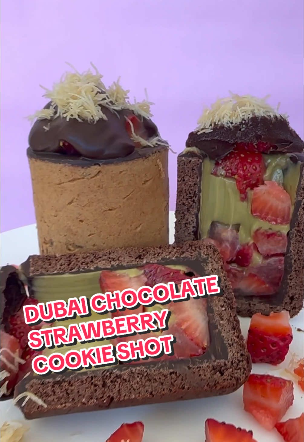 dreamin of this dubai chocolate strawberry cookie shot 🍓🍫🍪 #dubaichocolate #dubaichocolatestrawberries #cookieshots #dirtycookie