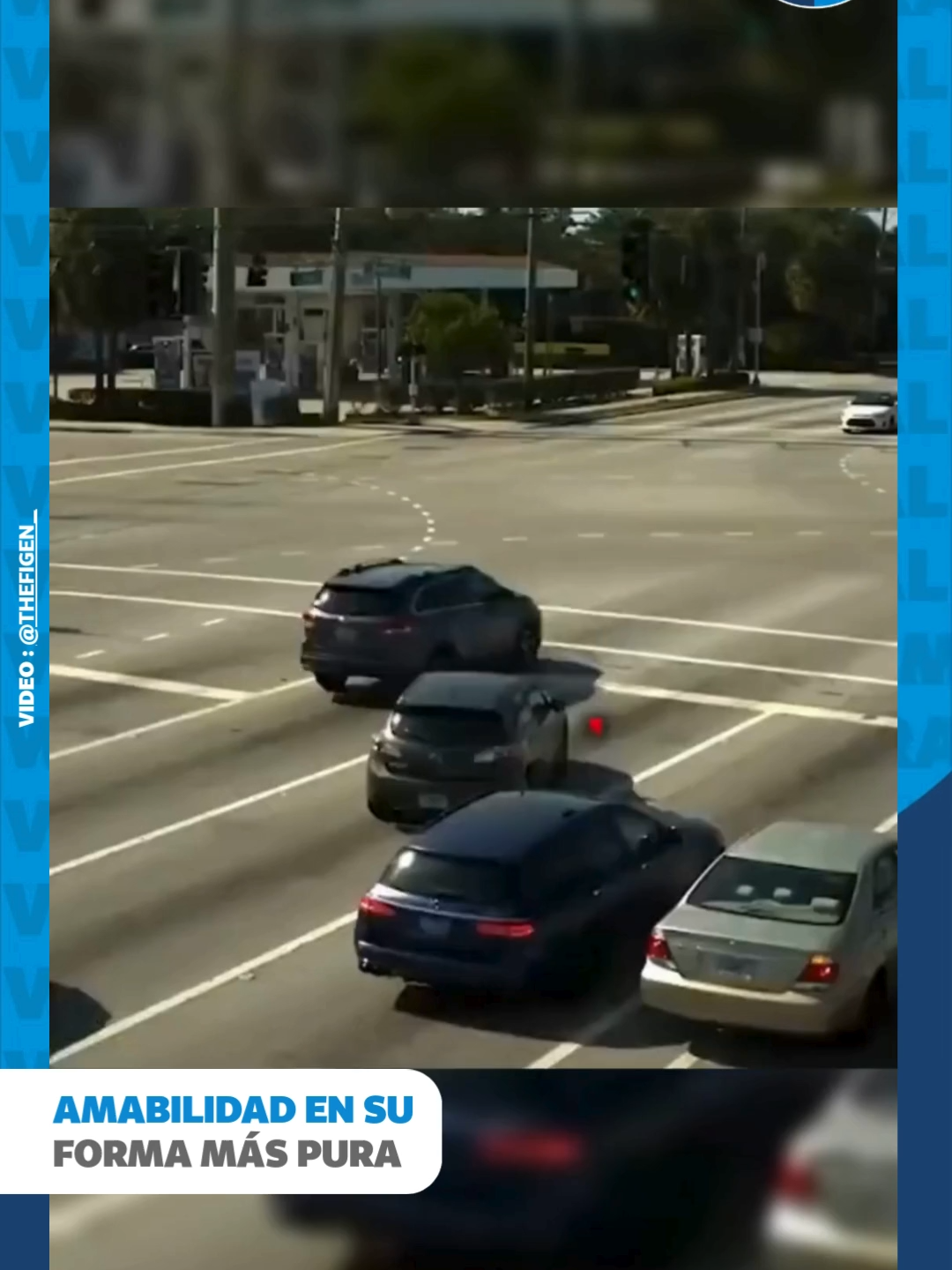 ¡Héroes sin capa! Un video de 2022 muestra el dramático momento en que una conductora se desmayó al volante en Boynton Beach, Florida. Al ver la situación, varios automovilistas actuaron de inmediato y unieron fuerzas para detener su auto, evitando una tragedia. La policía local compartió el video viral para encontrar y agradecer la valentía de los desconocidos que salvaron la vida de la mujer. #Héroes #Solidaridad #Florida #Noticias #MomentosQueInspiran