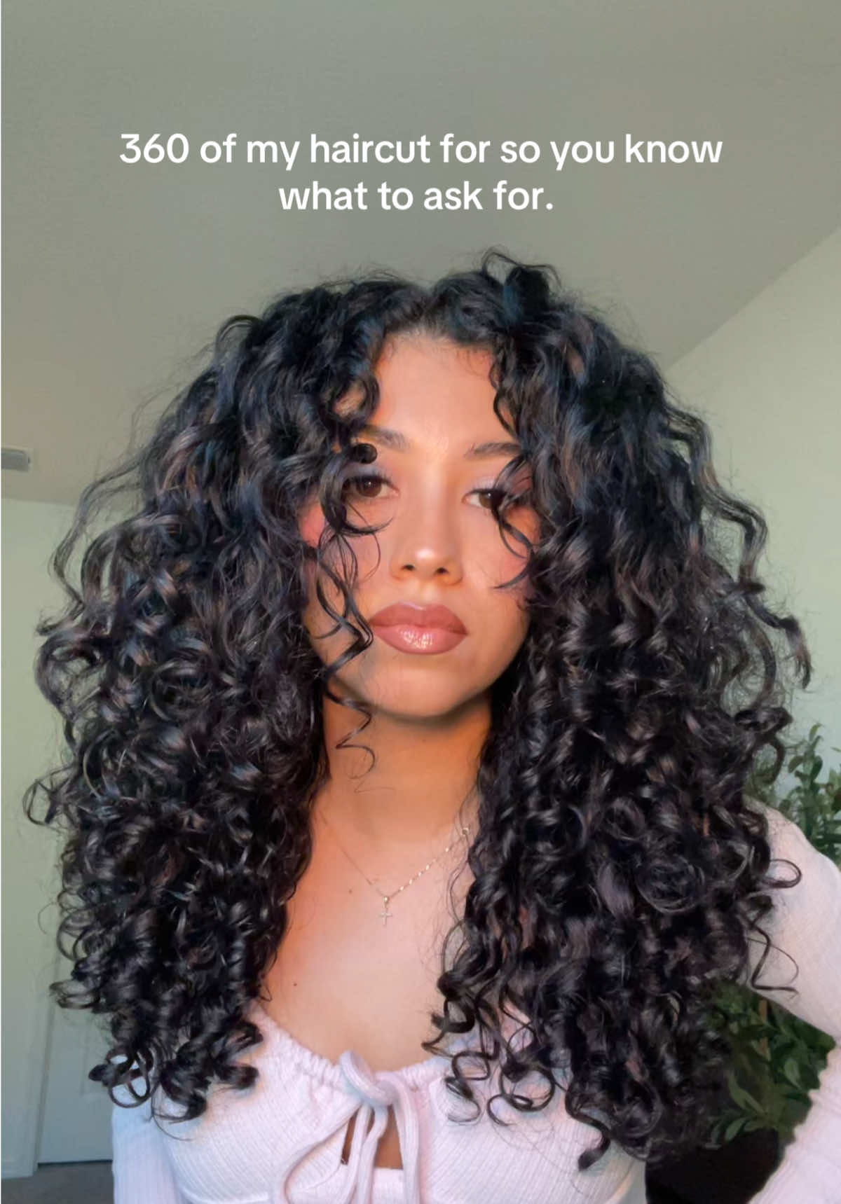 I’ll make a more detailed haircut tut next time I trim my hair ☺️ . . #curlyhaircut #curlycut 