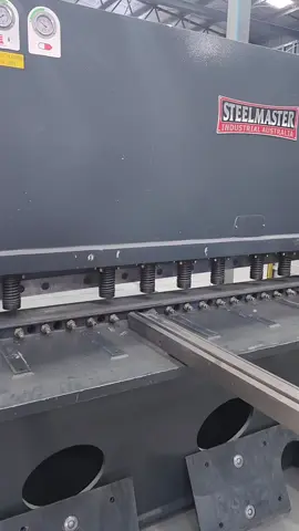 Today's job, indexing/ rolling a set of blades on a big guillotine #guillotine #repair #Steelmaster #machinewhisperers.com.au