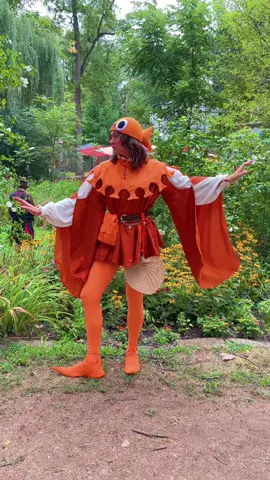 Pt. 1 To the person in the pink doublet who recognized me as specifically late 15th century Poisson Steve: I have never felt so seen, merci 🧡 #renaissancefaire #bristolrenaissancefaire #medieval #poissonsteve #stevelepoisson 