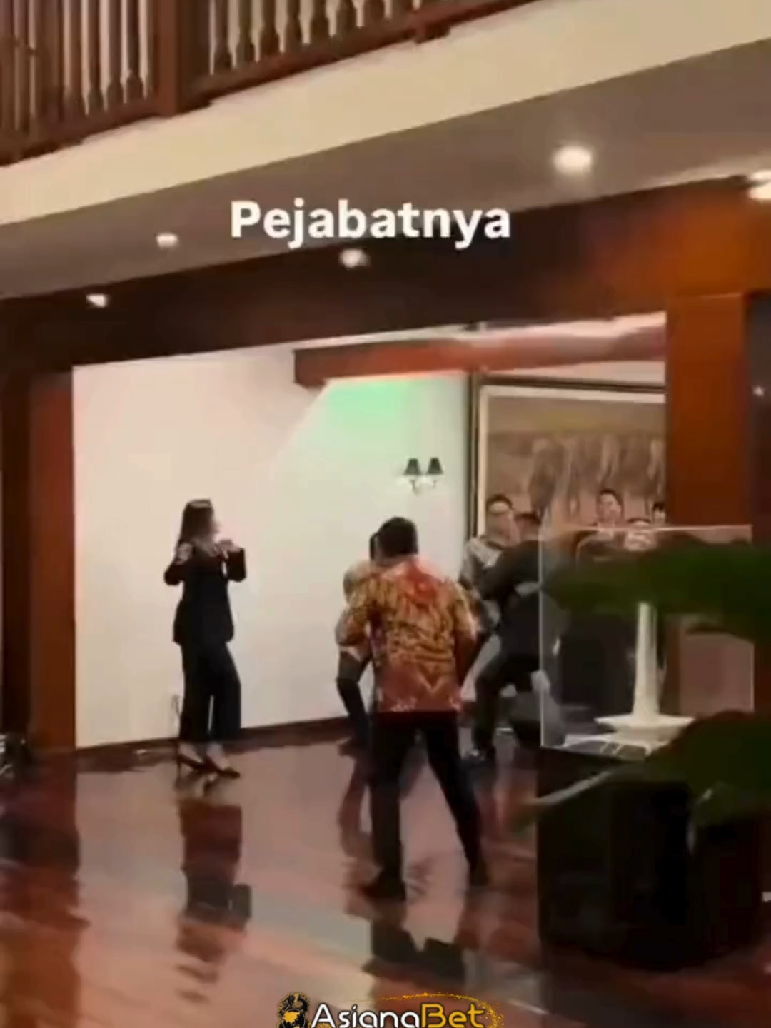 BAGAIMANA NEGARA INI MAU MAJU KALAU PEJABATNYA BEGINI!!!! . . . . . .  Full Video link In Bio  . . . .  #indonesiaupdate #ViralNews #BeritaViral #indonesia #beritaterkini #TrendingTopic #masukberanda #TrendingIndonesia #JawaBarat #kangdedimulyadi #KDM #kdm #OpiniPublik #17agustus2025 #kemerdekaan #gubernurjateng #TanyaKenapa #BeritaTerkini #KejadianViral #Trending