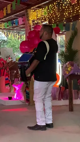 Hoy es el cumple de Fede… integrante de Prohibido Norteño Banda, el es el más serio de todos los integrantes y casi nunca baila, pero de pronto en una presentación lo cáchanos haciendo estos paso y ni modo… y para celebrarlo y desearle lo mejor hoy en su cumpleaños y siempre, que la vida lo llene de bendiciones junto con su familia 🎉… así que le toco y le hacemos este video con otra música pero sabe que es con mucha estima porque es un gran amigo!  🤩