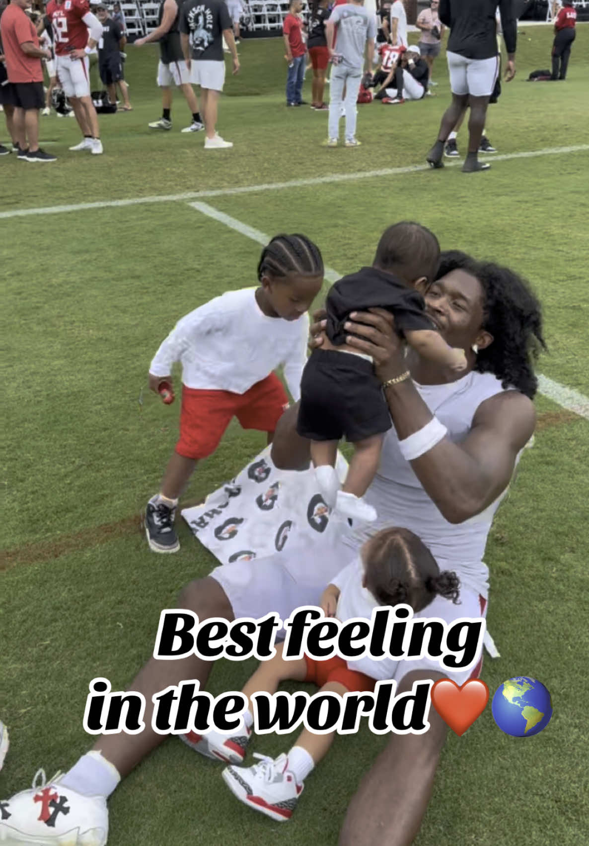 MY HEART ❤️🖤🤍 #beautifulkids #sons #daughter #nfl #trainincamp #atl #falcons #riseup 