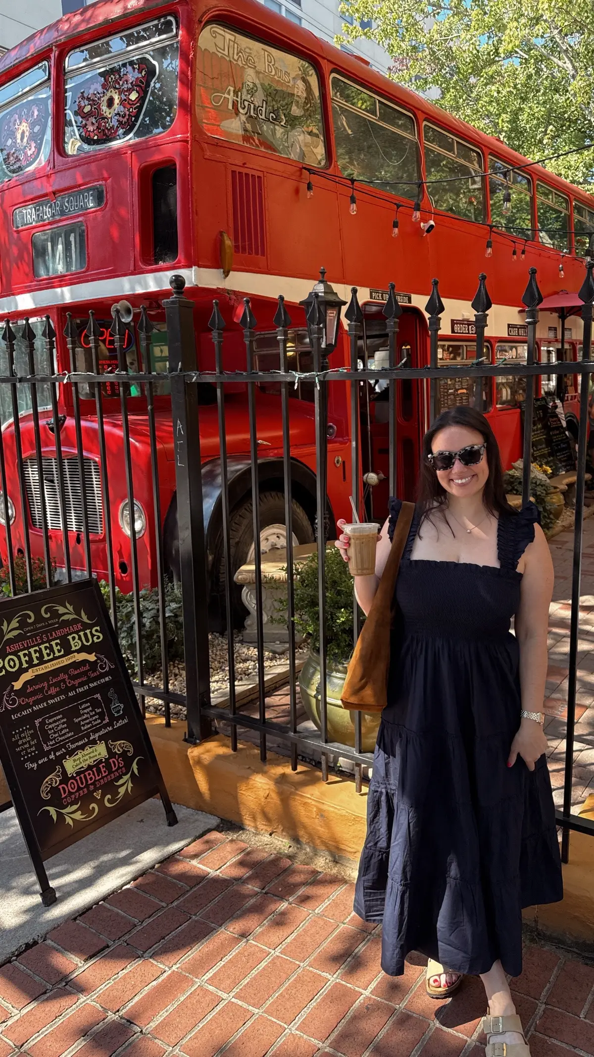 I’ve been loving my new @onequince minimal, timeless, and truly the perfect bag for every season. It’s the kind of piece that makes running out for a latte feel instantly put-together. Be sure to stop by Double Ds Coffee in Asheville, NC! ❤️ #QuincePartner #exploreasheville #preppystyle #whatıworetoday #doubledscoffeebus