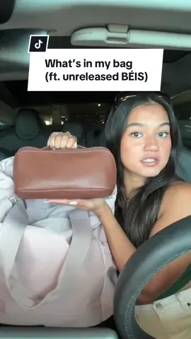 what’s in my bag ft a sneaky sneaky unreleased @BÉIS product oop 👀 #beis #whatsinmybag #beisbag #gymbag #workbag 