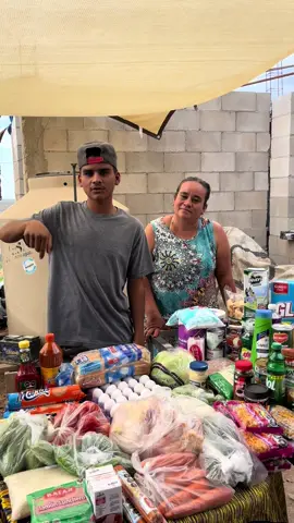 Aquí entregando la primera despensa de muchas gracias por todo el apoyo que me dan por que gracias a ustedes cumplí lo que hace mucho quería hacer gracias!! (No así no) #ayudando #noasino #despensa 