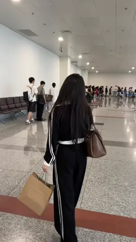 Ra sbay cứ outfit thế này cho thoả mái mà hong sợ lạnh nữa ne🫶 #viral #xuhuong 
