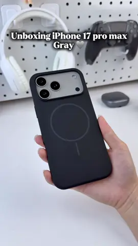 Unboxing iPhone 17 pro max in gray #unboxing #iphone17 #iphone17promax #gray #iphonecase #caseiphone #magsafecase #siliconecase #iphone #apple #case #newiphone #tech #techtok #fyp #foryou #somostel 