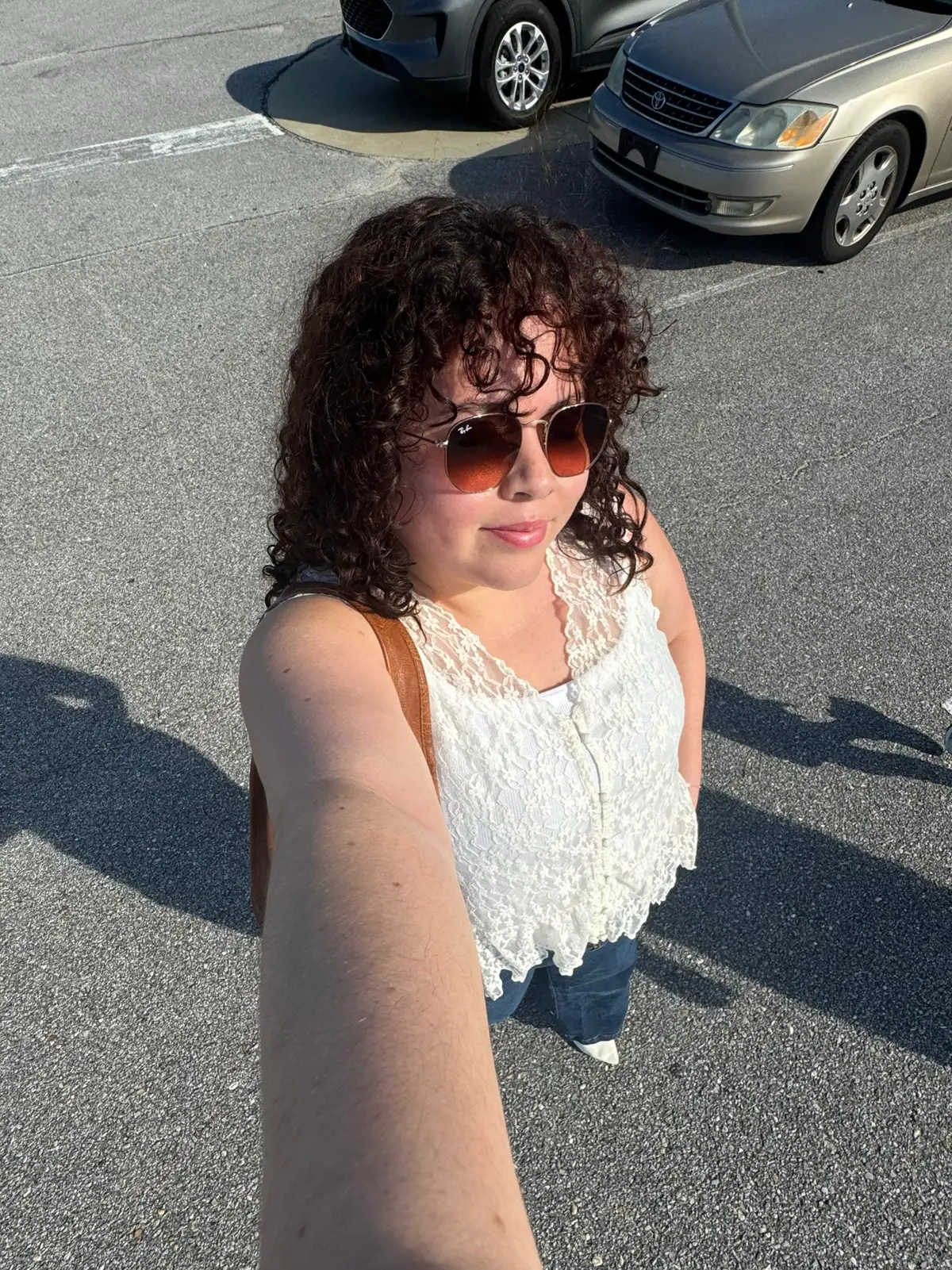 Jeans @Torrid  • Top @American Eagle  • Bag @NEWBELLA  • Sunglasses @Ray-Ban  #TikTokFashion #curvygirl #ootdinspo #outfitinspo #size16style 