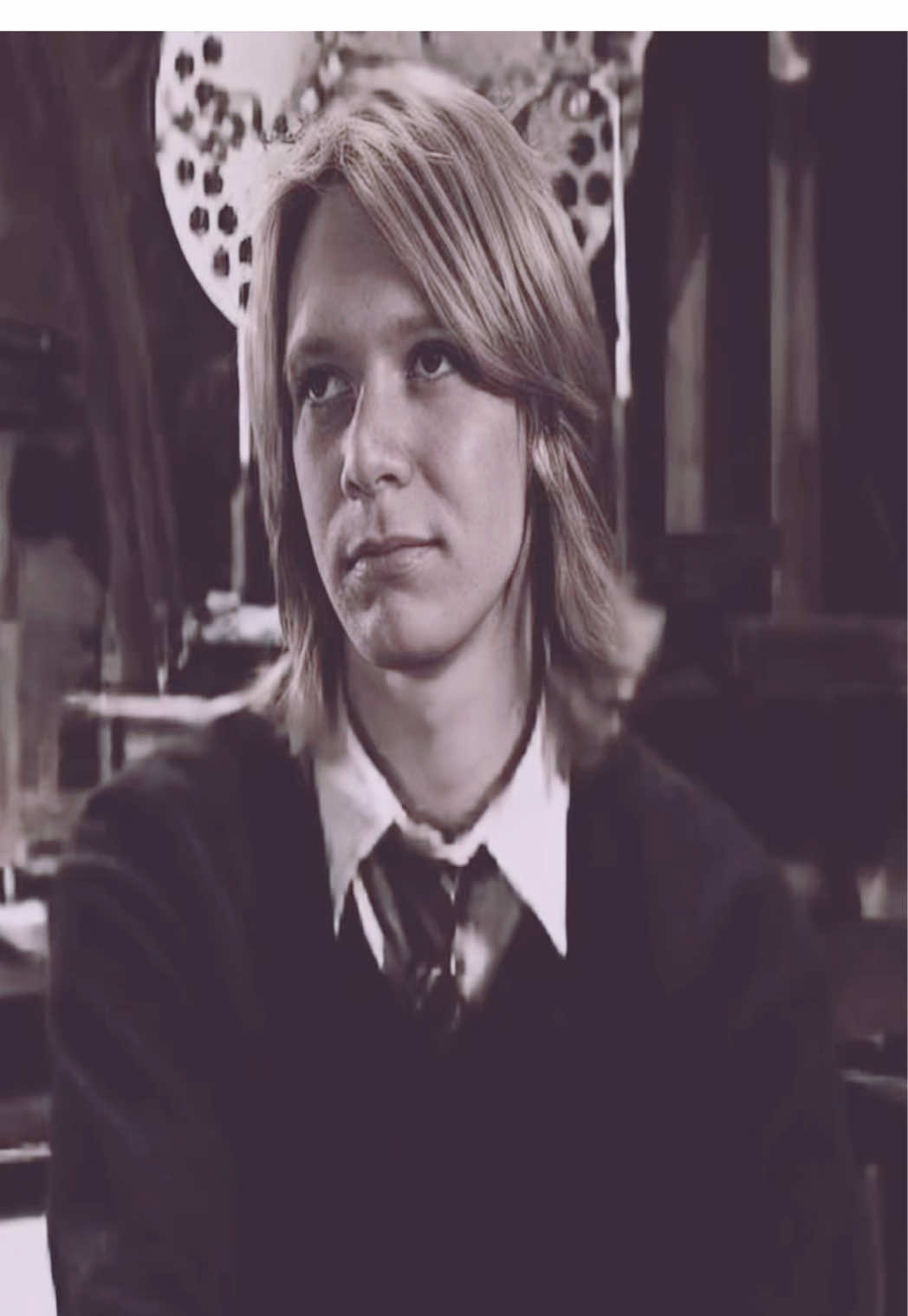 Bouncing on his grave as we speak (ngl I think I put an Oliver pic in here but ignore it they’re basically the same person) #fredweasley #jamesphelps #harrypotter #weasleytwins #harrypottertiktok 