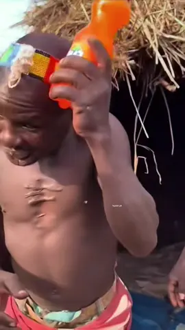 Dudukwe and Hadzabe tribal hunters drank CoCa for the first time 😂 #hadzabe #hadzabetribe #hadzabehunter #dudukwe #coca 