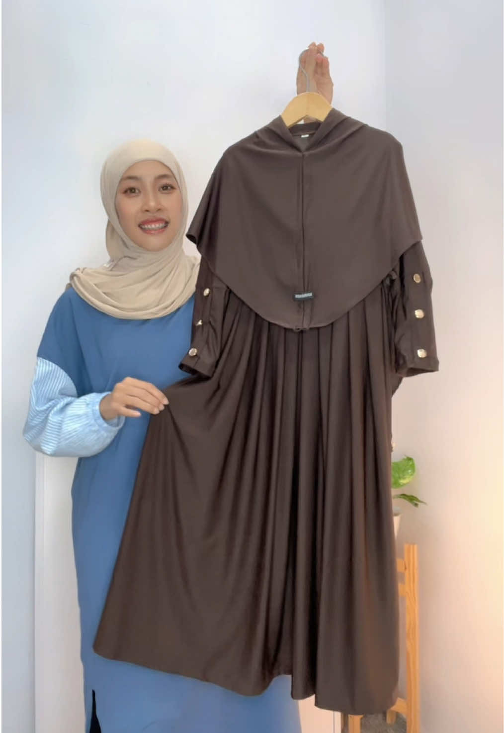 Rekomendasi gamis abaya anak set hijab, ditambah aksen serut pinggang.. Bahan jersey premium adem lembut Model simple tapi tetep cantik, cocok untuk semua acara ✨💖 #gamis #gamisanak #abaya #abayaanak #bajuanakperempuan 