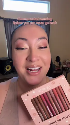 Finally back in stock yay! #lipliner #liner #liplinerhack  @coulorpopofficial #makeuptutorial #lipstick 