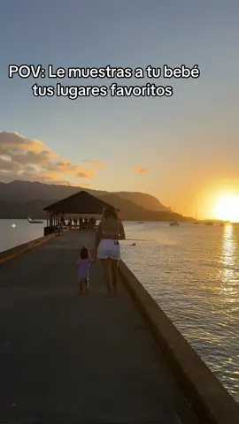 Nos gusta ver atardeceres juntas #hawaiilife #hawaiiansunset #kauaihawaii #kauaisunset #hanalei 