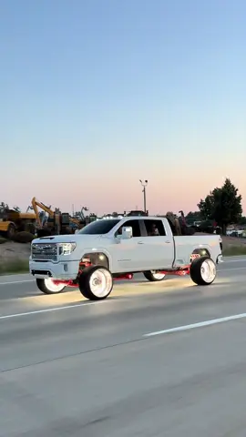 one heck of a night #deletedl5p #duramax #26x16 #jtxforged 