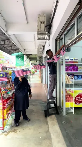 Sempena bulan Kemerdekaan, kami di AMHO Mart turut menyahut seruan menghias sebagai tanda cinta dan kasih kepada Malaysia tercinta 🇲🇾❤️ Jom pakat letakkan bendera 🇲🇾🇲🇾 di kedai, office & rumah kita semua 🫶 #sayangimalaysia #malaysia #fyppppppppppppppppppppppp #merdeka2025 
