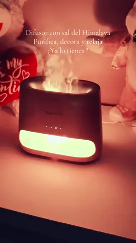 Transforma tu espacio en un oasis de paz! ✨ Este difusor 2 en 1 combina efecto de llama, luz cálida con piedras de sal del Himalaya y aromaterapia, creando una atmósfera relajante y elegante. Dale a tu hogar un rico aroma usando tus aceites esenciales favoritos 🌿 Humidifica el ambiente 🔥 Simula fuego real para un toque acogedor 💎 Purifica con sal del Himalaya Ideal para tu habitación, oficina o zona de meditación. ¡Relájate como nunca antes!#diffuser#aromadiffuser#aromatherapy#essentialoildiffuser#flamediffuser