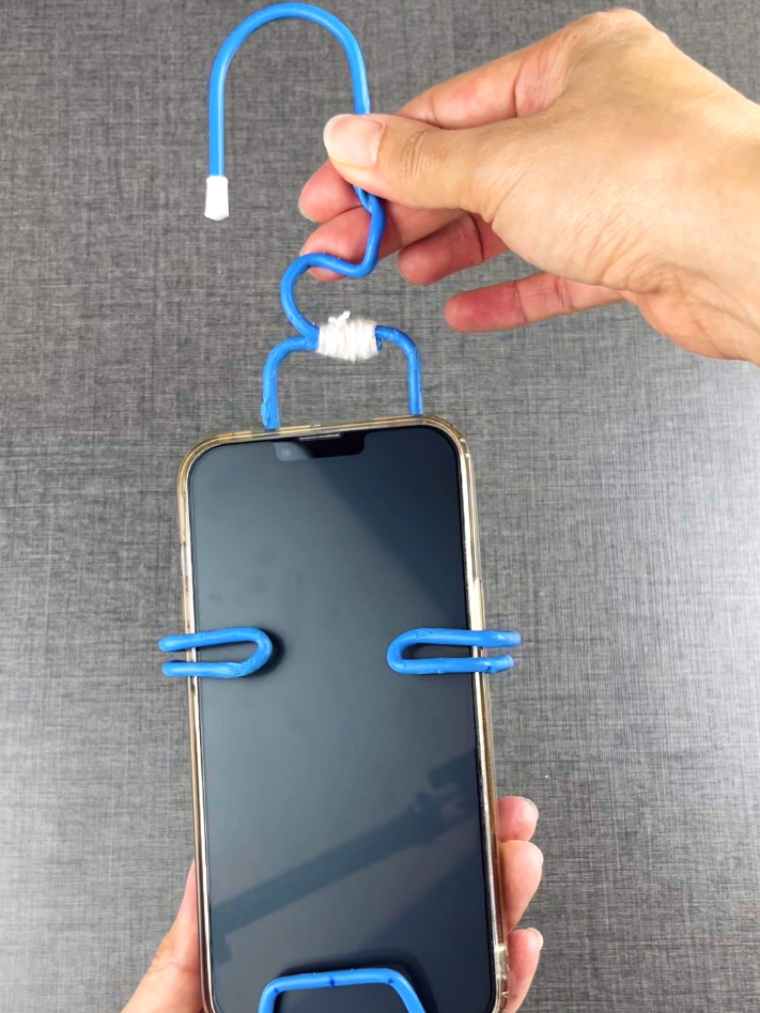 ที่แขวนโทรศัพท์ในรถ DIY จากไม้แขวนเสื้อ DIY phone holder in car from wire hanger.