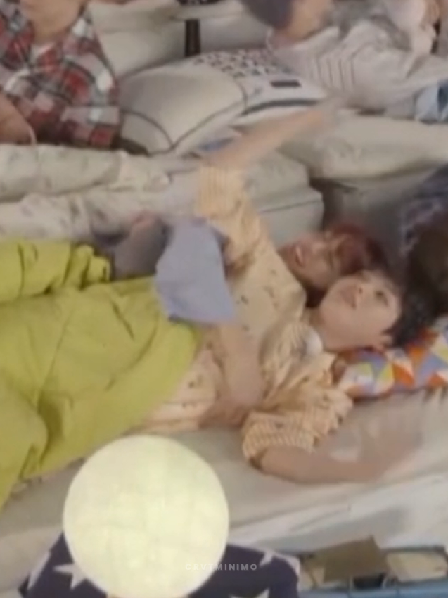 with  or without anesthesia, wonjin is still obsessed with hyeongjun. (his comfort) #cravity #wonjin #hyeongjun #pingpongz #크래비티 #형준 #원진 #비티파크 #핑퐁즈 #endoscopy #cravitypark