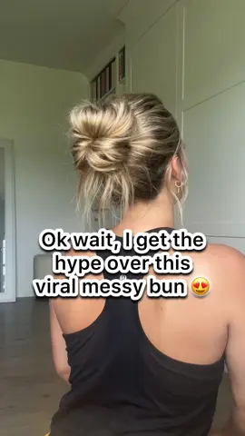 I get the hype over this messy bun! Super cute back-to-school hairstyle, work hairstyle, etc.!  - #messybun #messybuntutorial #nessybunlife #hairbun 