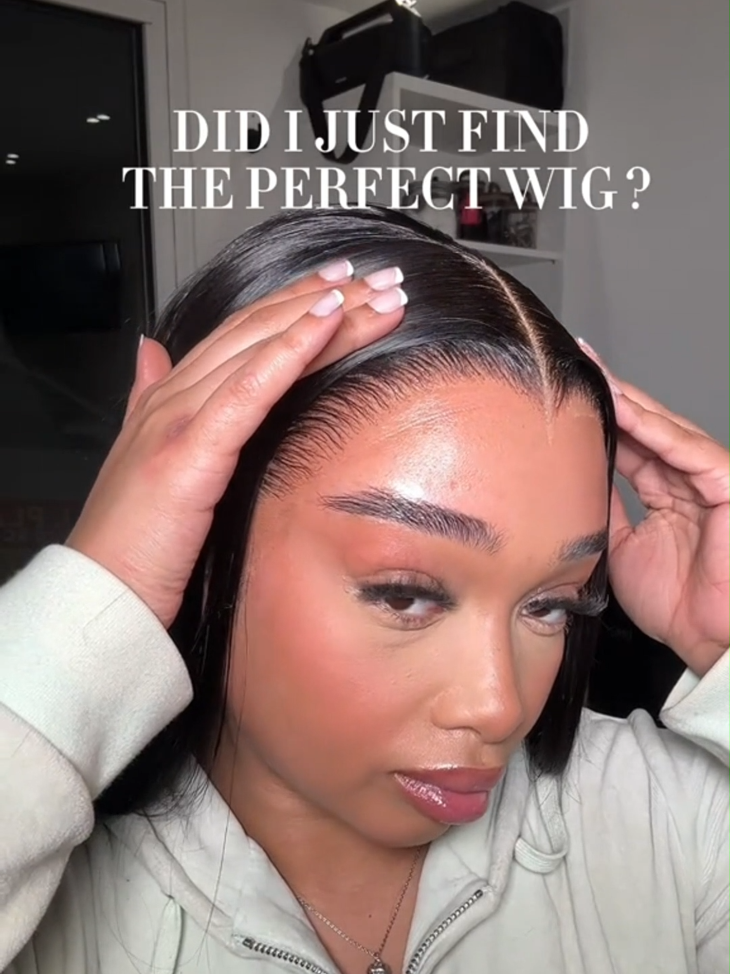 Look at how natural this hairline is! #alipearlhair #lagoshairline #straighthair #wigreview #gluelesswig #coloredwig #newarrivals #wiginstall #widow'speak #cherrycolahair #lacefrontalwigs #sidepart #layeredhaircut #restyle #review #bundles #613wig #bob #fyp #highlightshair