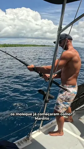 Olha só o tamanho desse WAHOO que pescamos! 🐟🔥 Confira os detalhes nos cortes incríveis de @irmaoskatoosh! Você não vai querer perder essa!