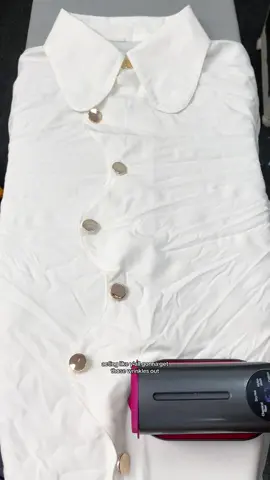 Say goodbye to wrinkles in a flash! ✨ No iron? No problem. Try this quick and easy hack to keep your clothes looking fresh and smooth every day. 👕💨 #WrinkleFree #ClothingHacks #QuickFix #freeshipping#beautify 