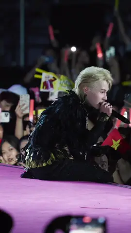 Mồ hôi mướt mải… thấy thương! @Jack - J97 #havaiconcert #Jack #j97 #thachlinh 