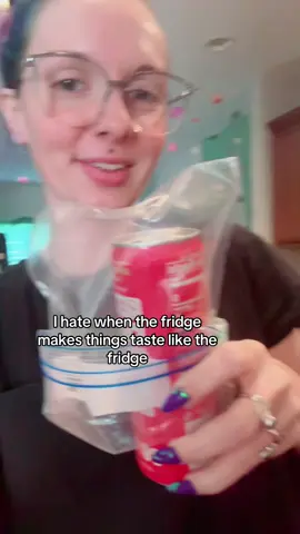 Can cover lid with straw and carrying tab 