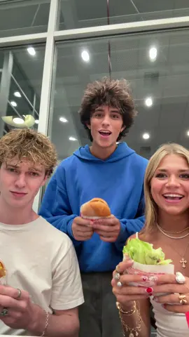 i haven’t done a mukbang on my main yet @austin @Kamri Peterson 
